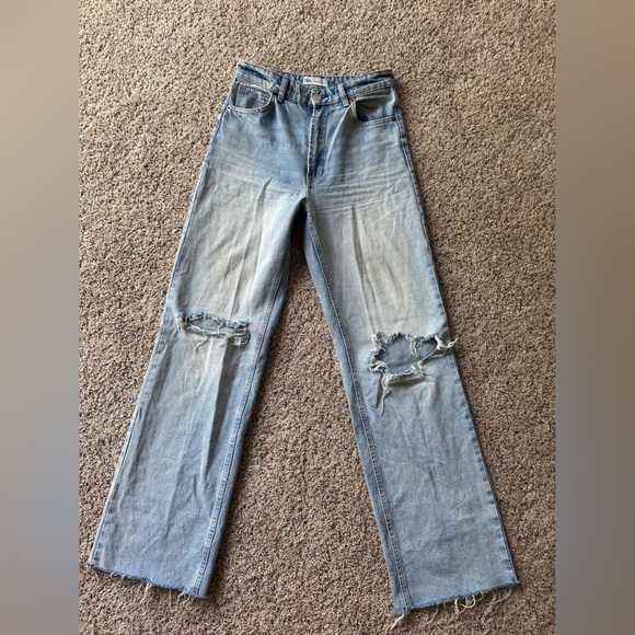 Light wash high waist extra long wide leg with rips Jean - Picture 2 of 5